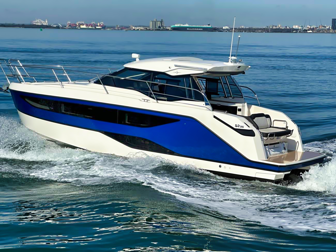 Motorboot Bavaria SR 35 Hardtop