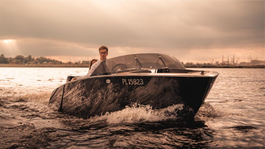 Motorboot VTS Boats Flying Shark 5.7 Bowrider