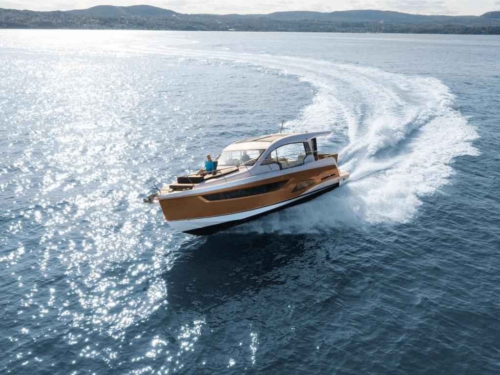 Motorboot Sealine C390