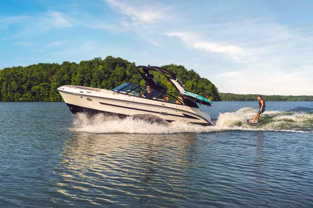 Motorboot Sea Ray SDX230E SURF & Trailer mit LIEGEPLATZ (auf Bestellung)