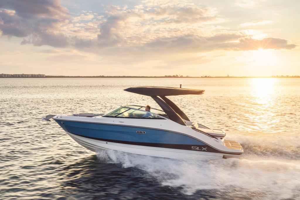 Motorboot Sea Ray SLX260E & Trailer mit LIEGEPLATZ (auf Bestellung)