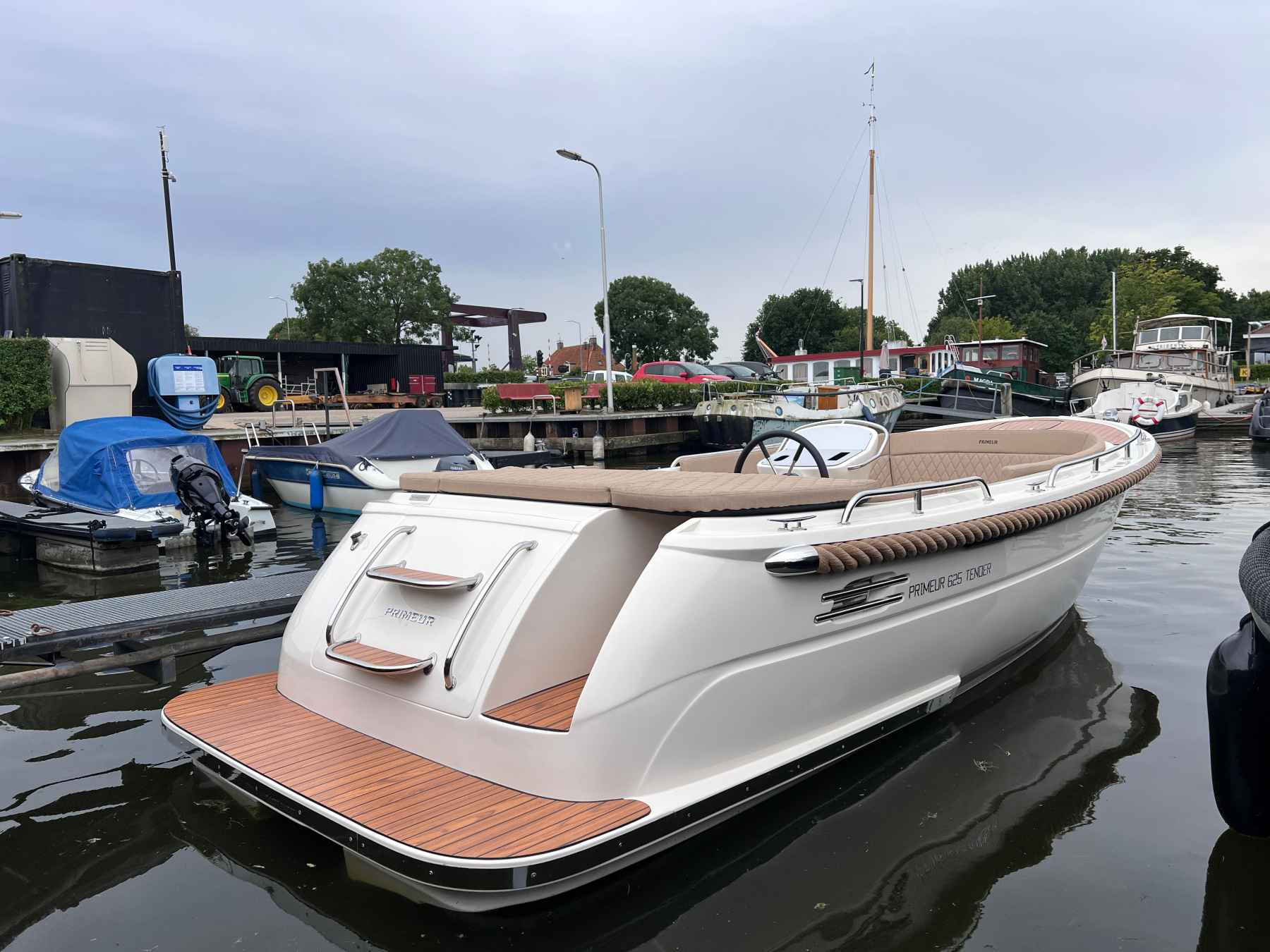 Motorboot PRIMEUR Primeur 625 Tender