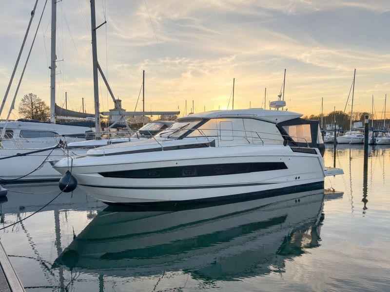 Motorboot Jeanneau NC37