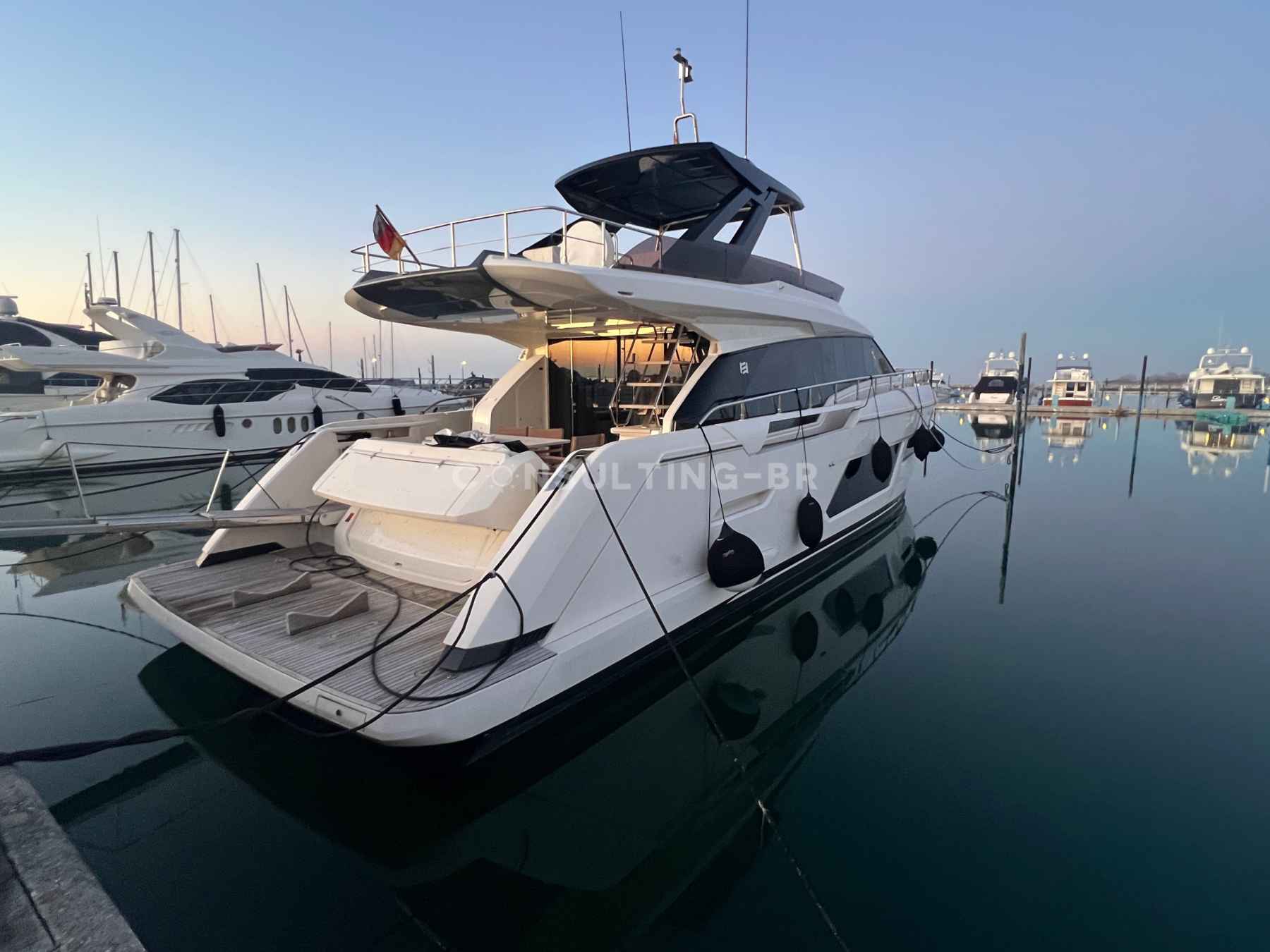 Motorboot Ferretti 670 Fly