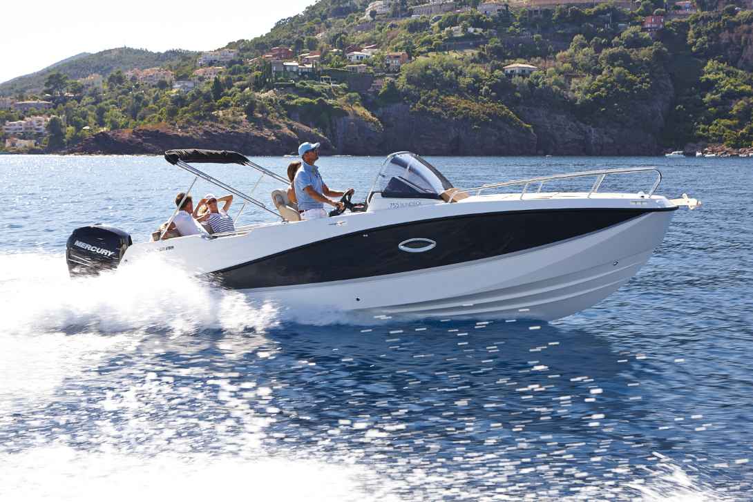 Motorboot Quicksilver Activ 755 Sundeck