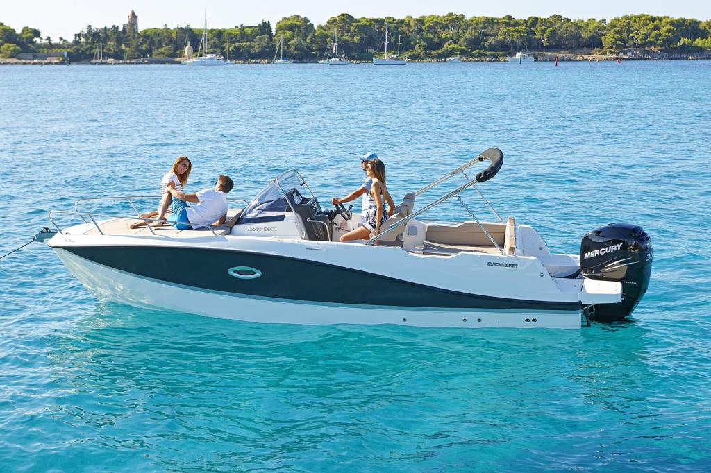 Motorboot Quicksilver Activ 755 Sundeck