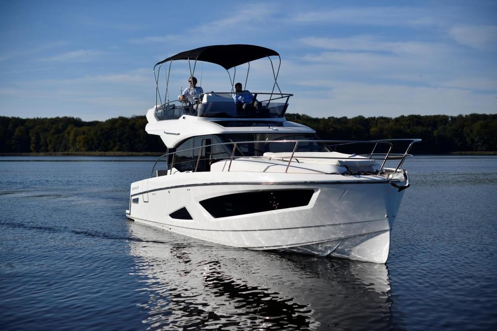 Motorboot Parker Monaco 110 Flybridge