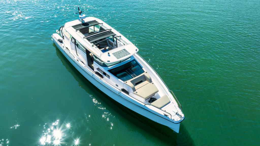 Motorboot Axopar 45 Cross Cabin BRABUS