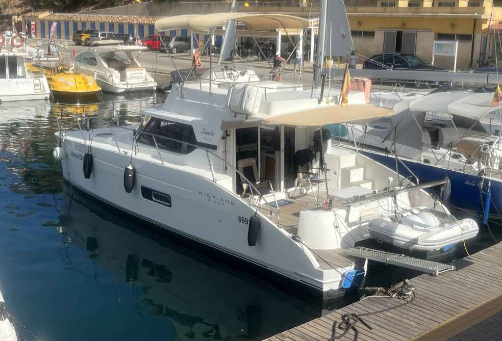 Motorboot Fountaine Pajot Highland 35