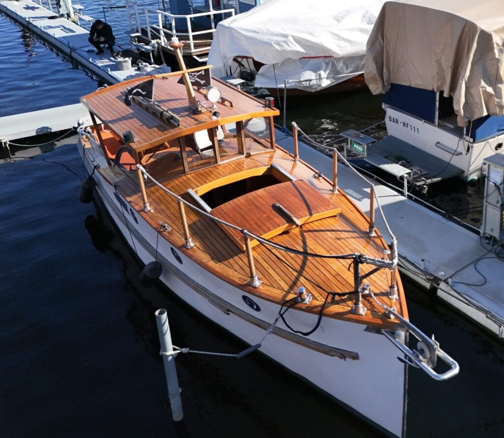 Motorboot Werftbau Backdecker 9.0